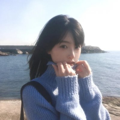 她行走于黑暗中海报